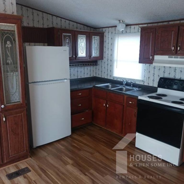 108 Smiley Dr - Photo 3 of 14