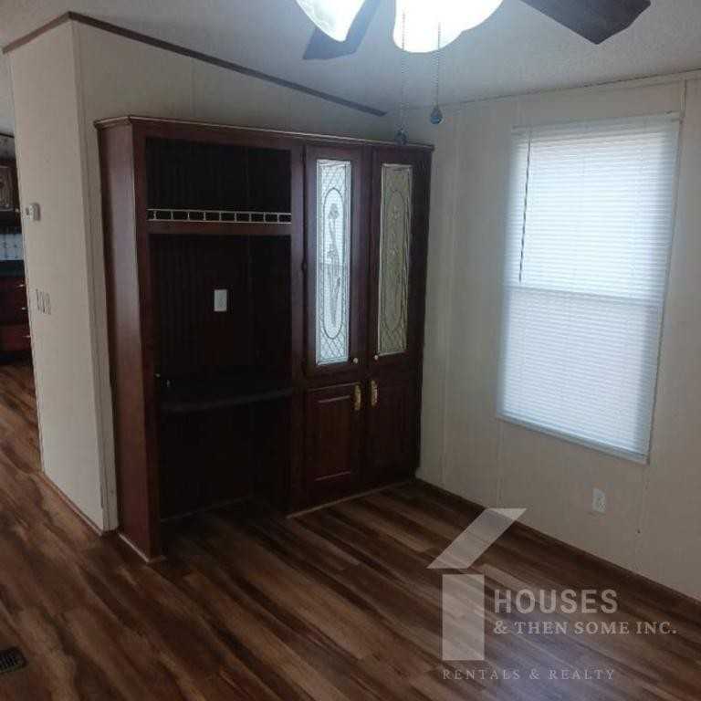 108 Smiley Dr - Photo 4 of 14