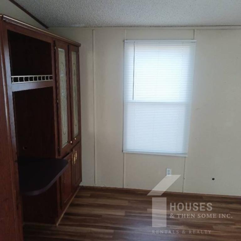 108 Smiley Dr - Photo 5 of 14