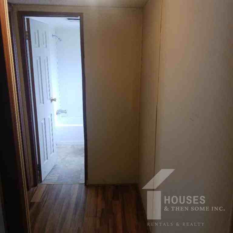 108 Smiley Dr - Photo 6 of 14