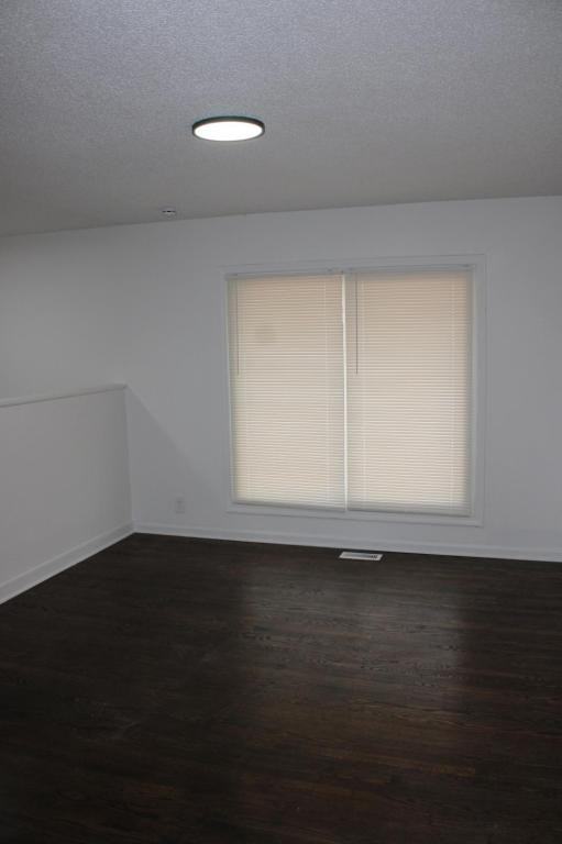 9604 Wallace Ave - Photo 3 of 25