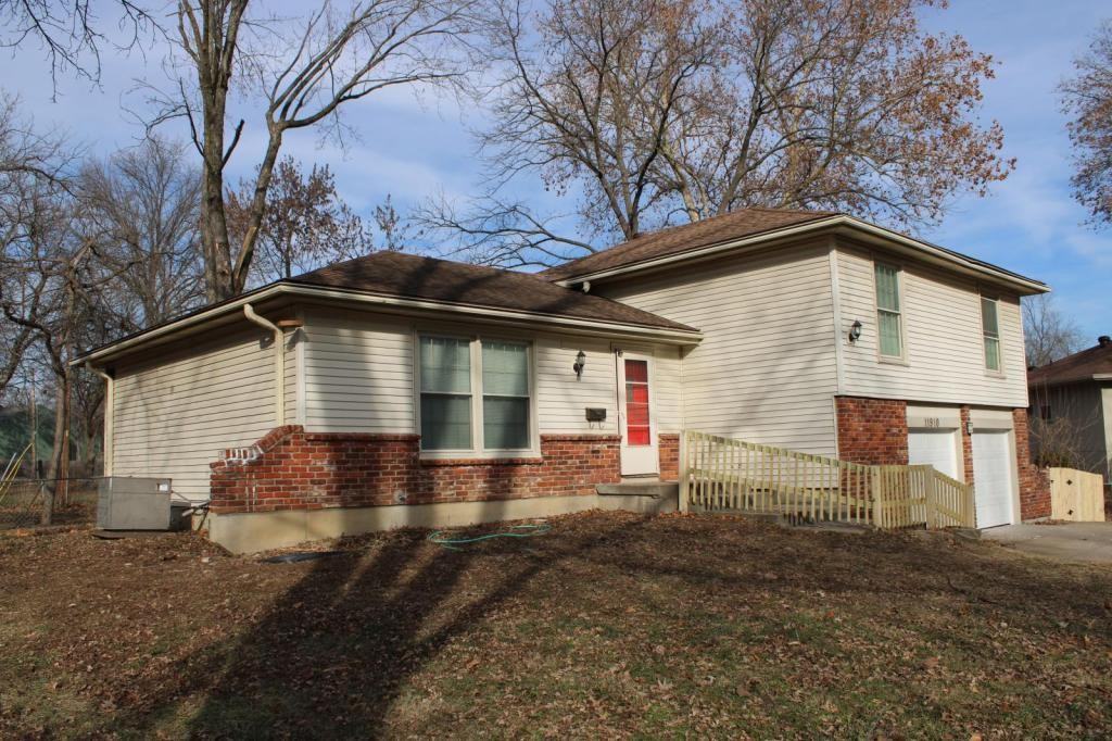 11910 W 67th Ter - Photo 2 of 26