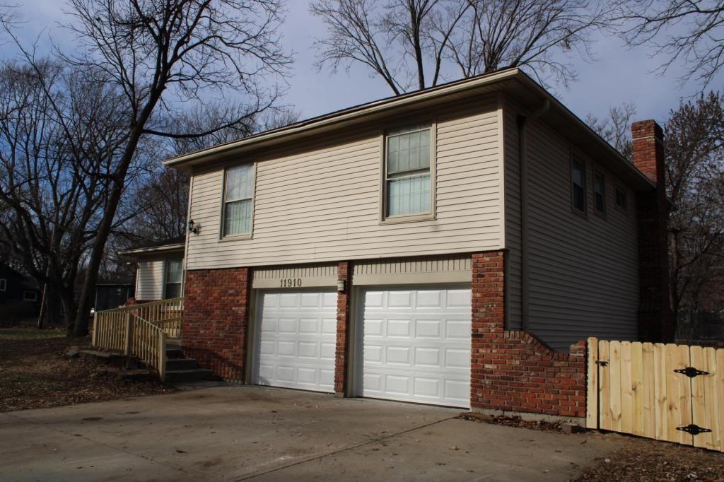 11910 W 67th Ter - Photo 3 of 26