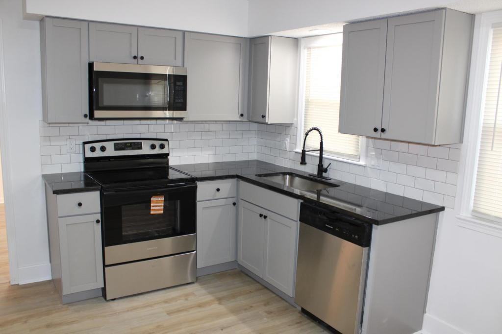 11910 W 67th Ter - Photo 6 of 26