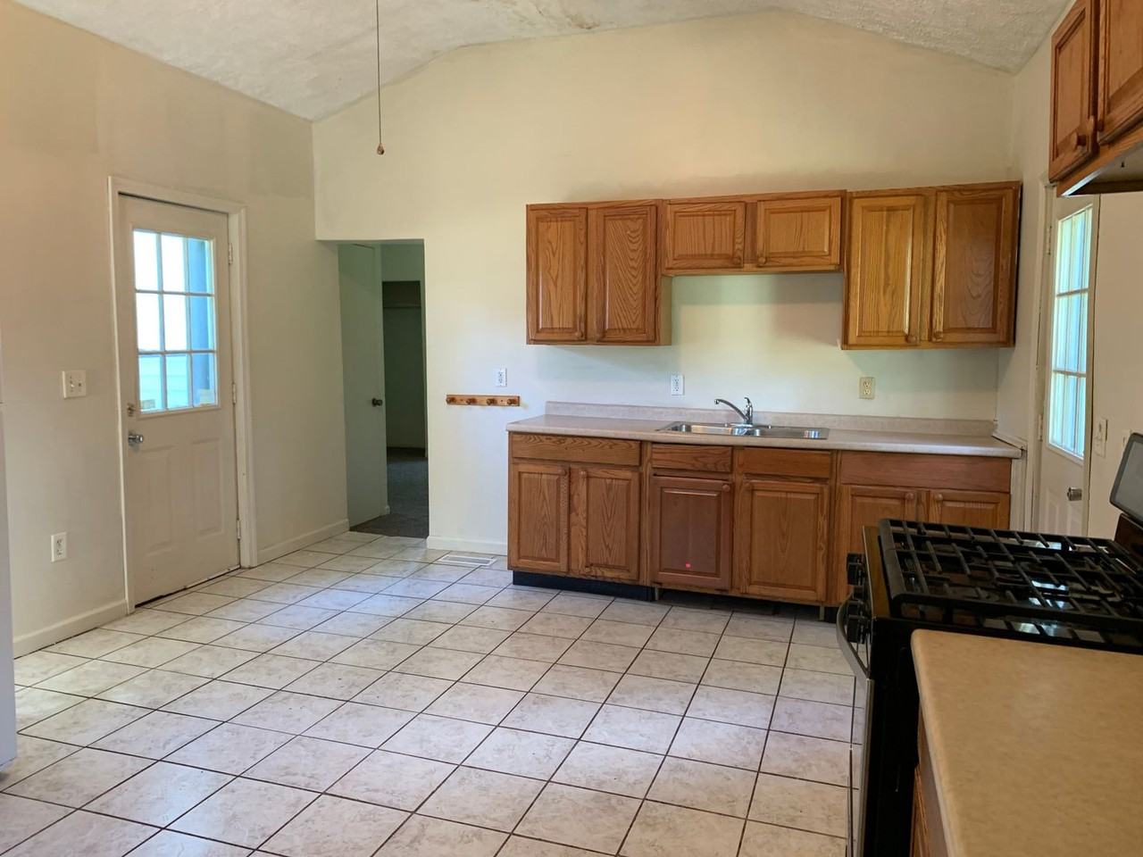 822 Foote St - Photo 7 of 10