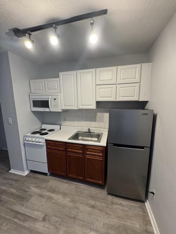 724 Delta Ave Apt 3 - Photo 2 of 7