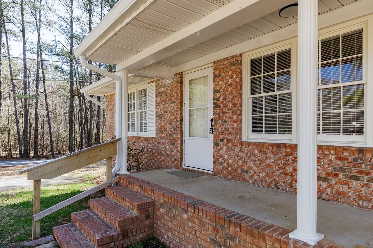 412 Brownwood Dr - Photo 2 of 16