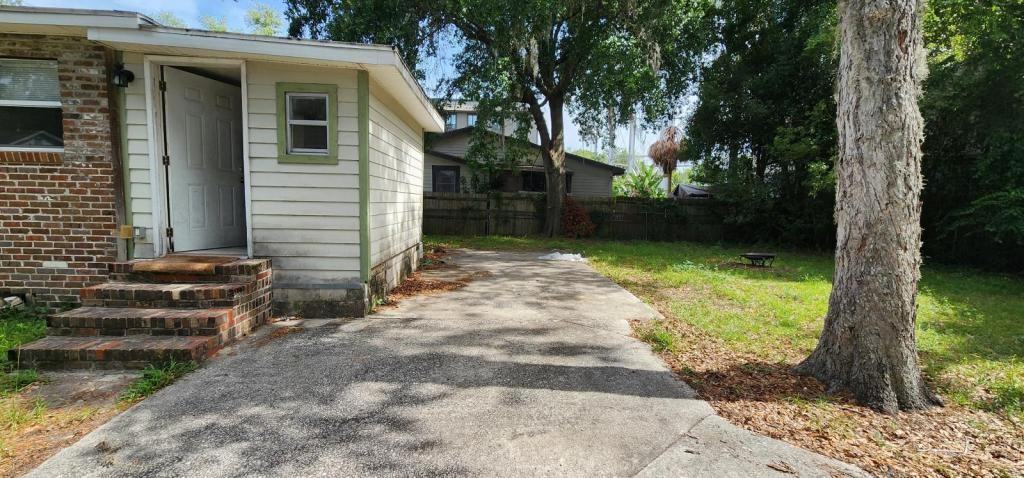 413 Nw 12th St - Photo 3 of 9