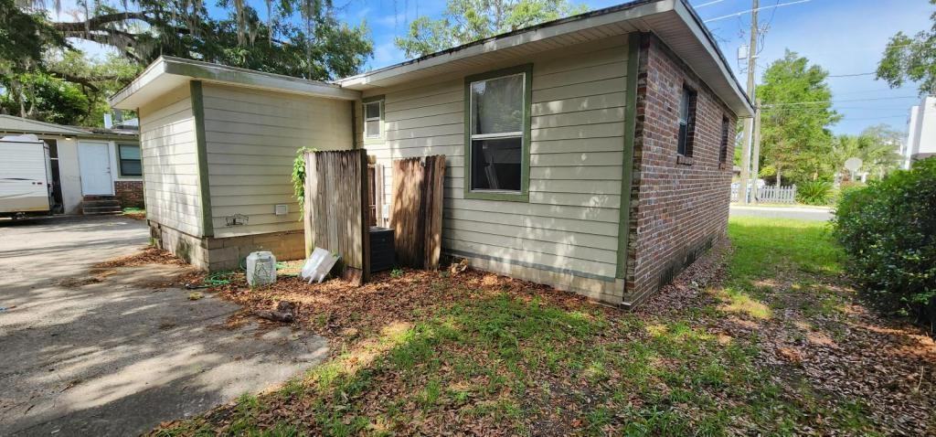 413 Nw 12th St - Photo 4 of 9