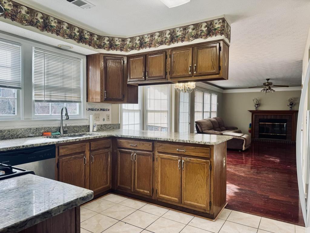 3624 Manchester Dr - Photo 5 of 21