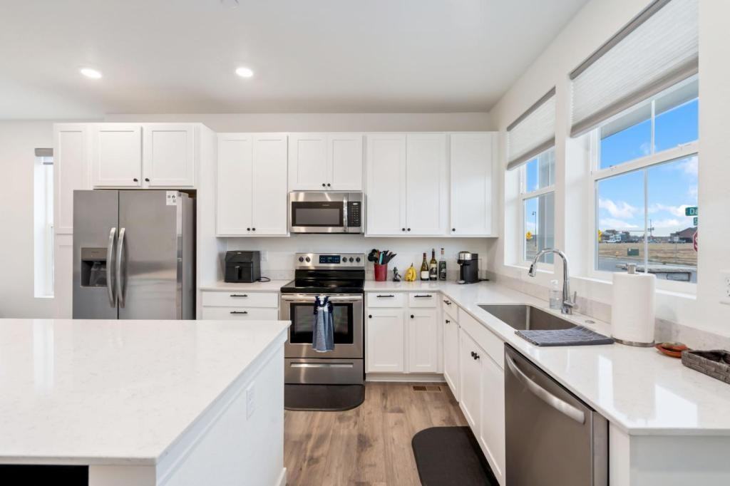 5446 Second Ave - Photo 4 of 17