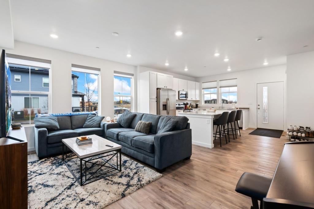 5446 Second Ave - Photo 7 of 17