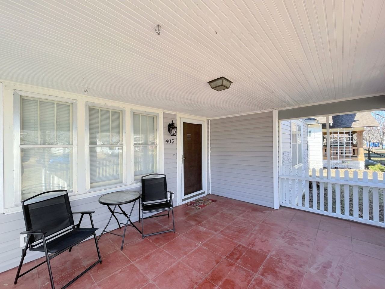 405 Crescent Blvd - Photo 2 of 21