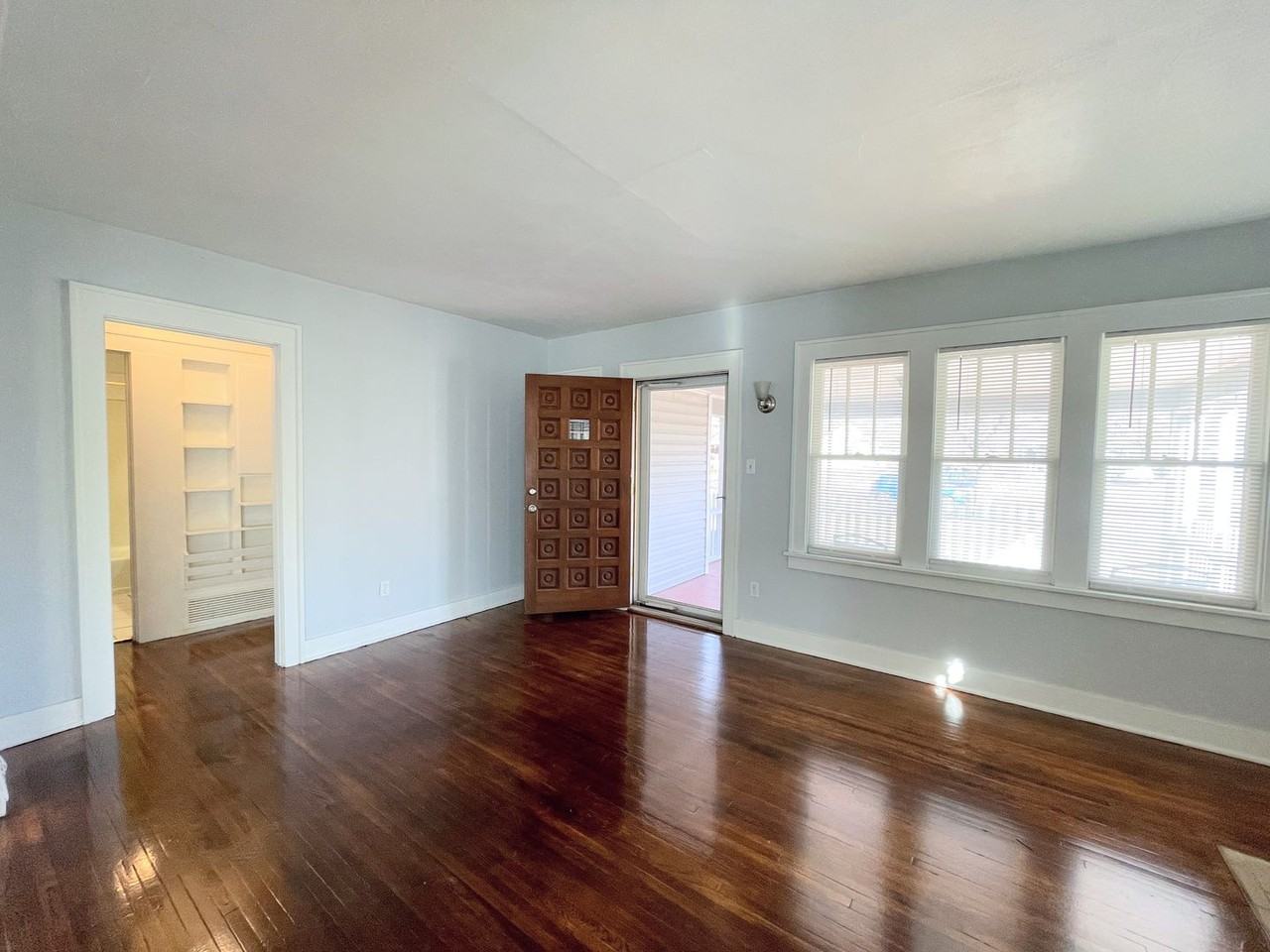 405 Crescent Blvd - Photo 3 of 21