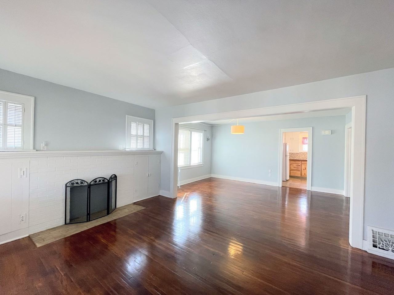 405 Crescent Blvd - Photo 4 of 21