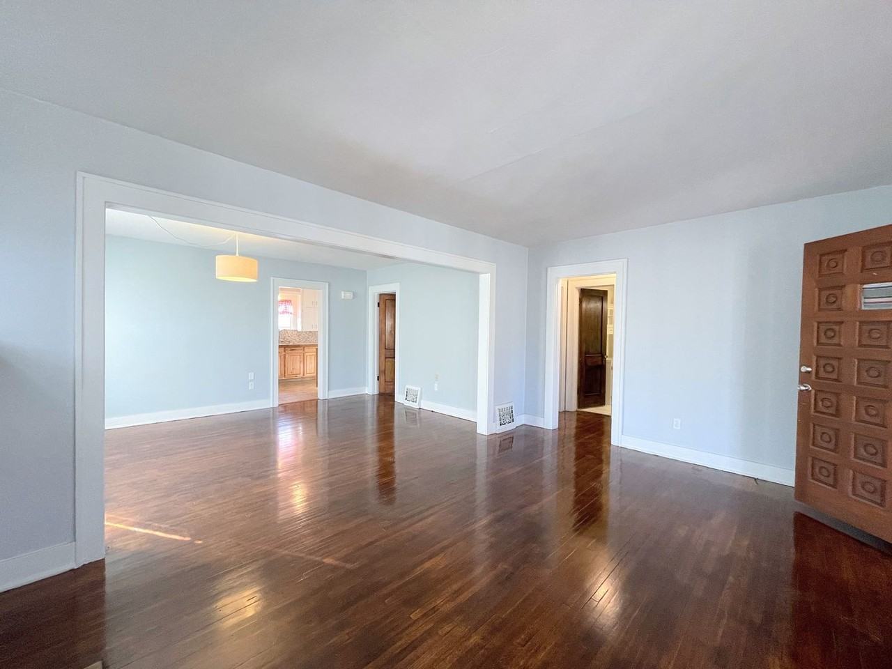 405 Crescent Blvd - Photo 5 of 21