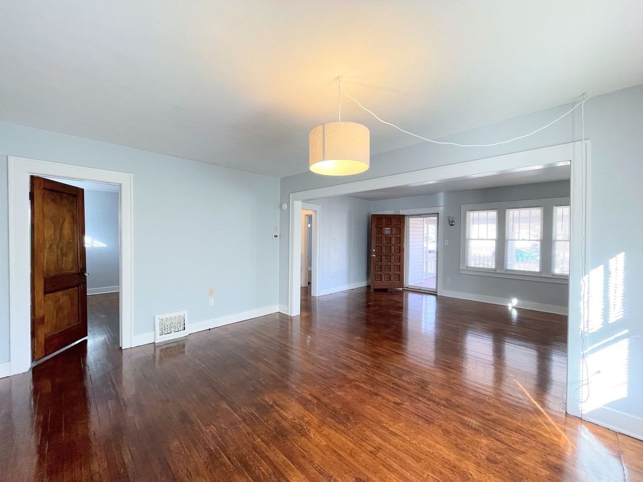 405 Crescent Blvd - Photo 7 of 21