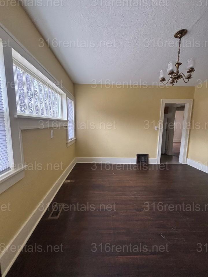 417 N Topeka St - Photo 2 of 24