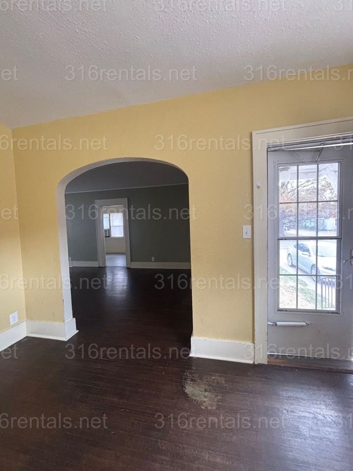 417 N Topeka St - Photo 3 of 24