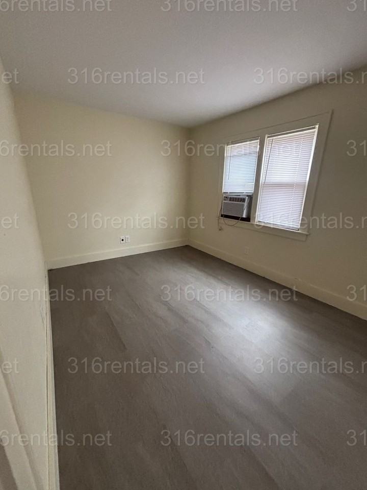 417 N Topeka St - Photo 7 of 24