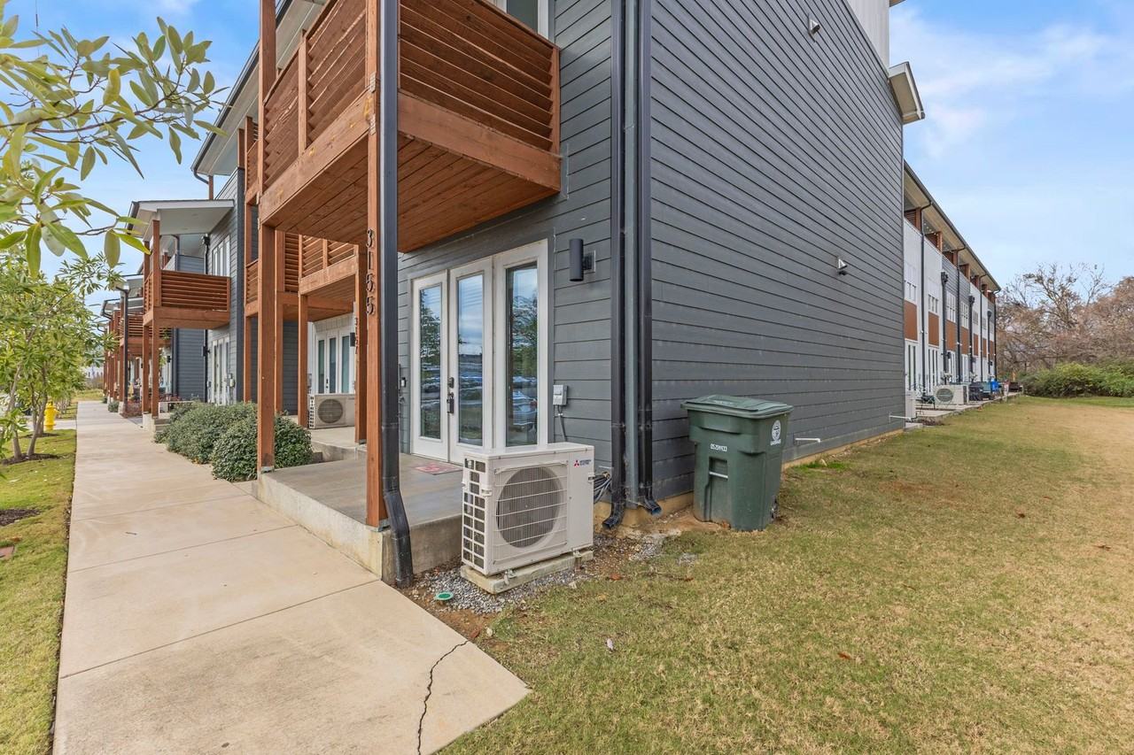 3155 Saint Elmo Ave #10 - Photo 2 of 16