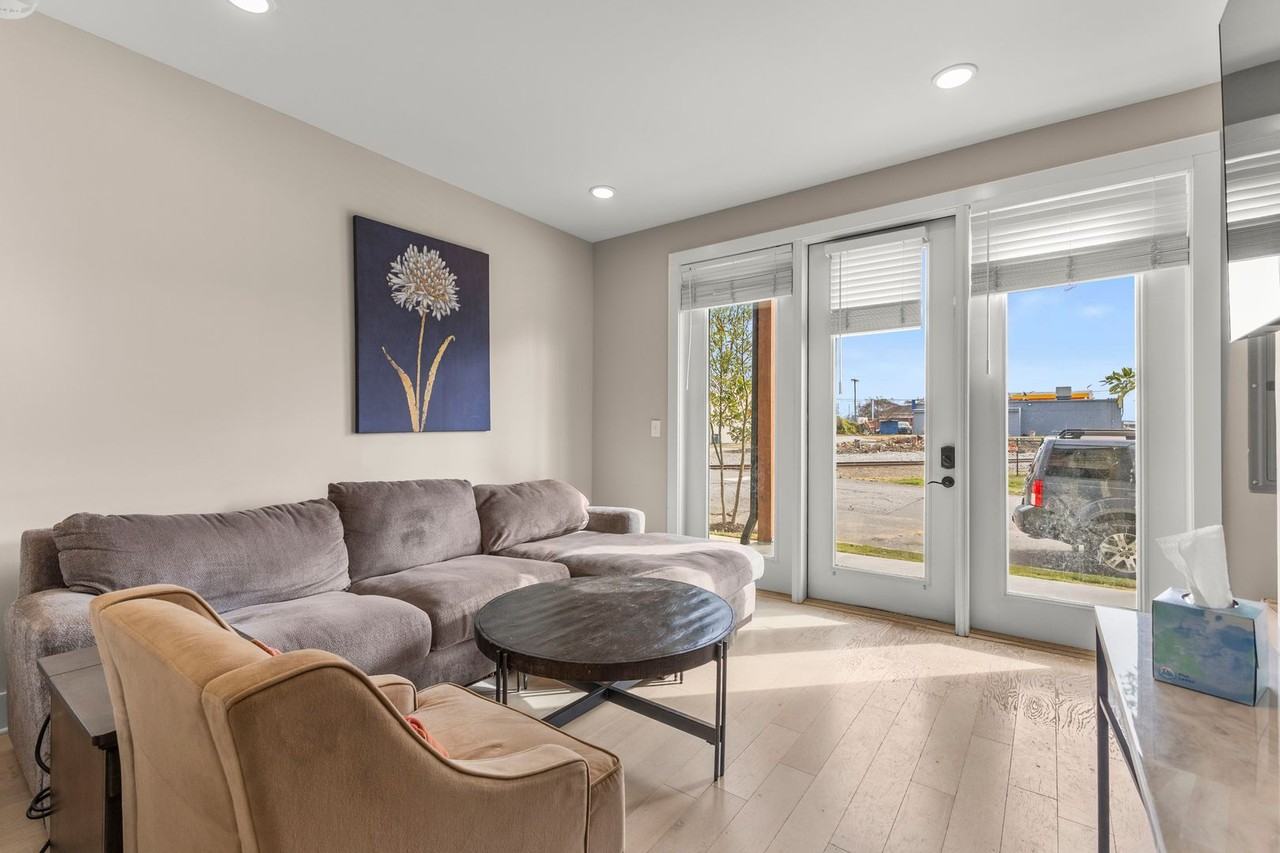 3155 Saint Elmo Ave #10 - Photo 3 of 16