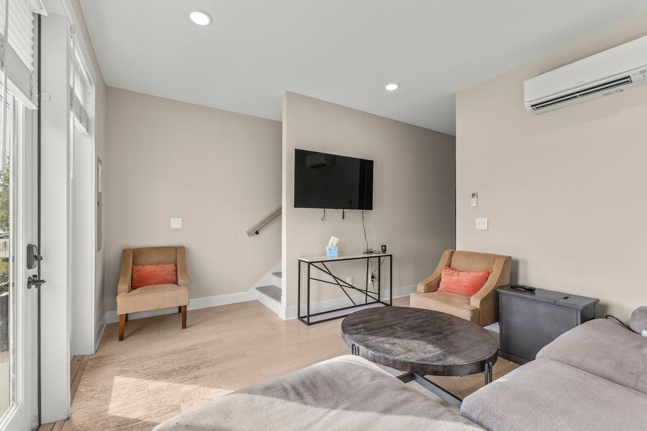 3155 Saint Elmo Ave #10 - Photo 4 of 16