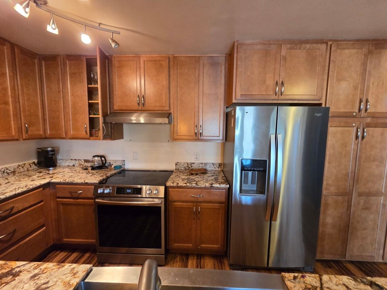 140 Uwapo Rd #104 - Photo 7 of 31