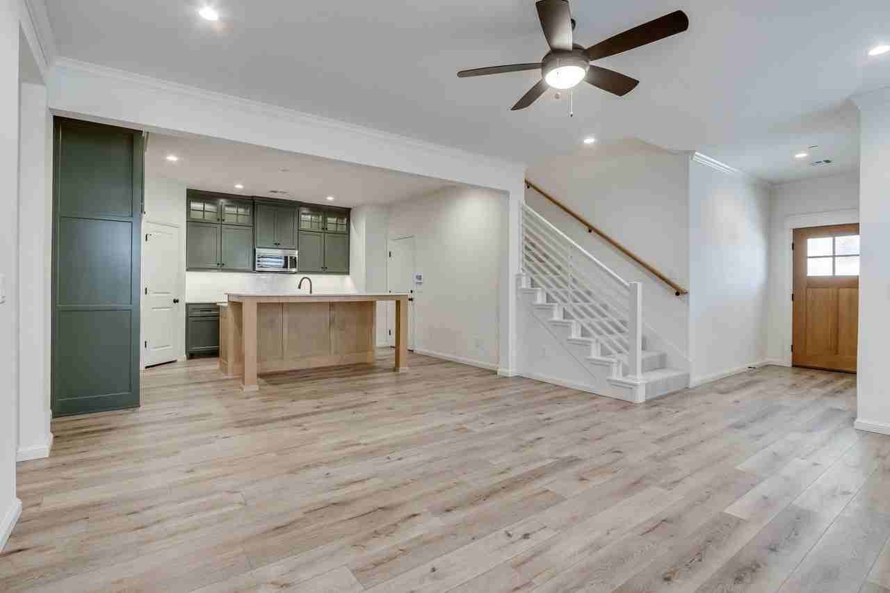 636 Harbor Town Dr - Photo 3 of 28