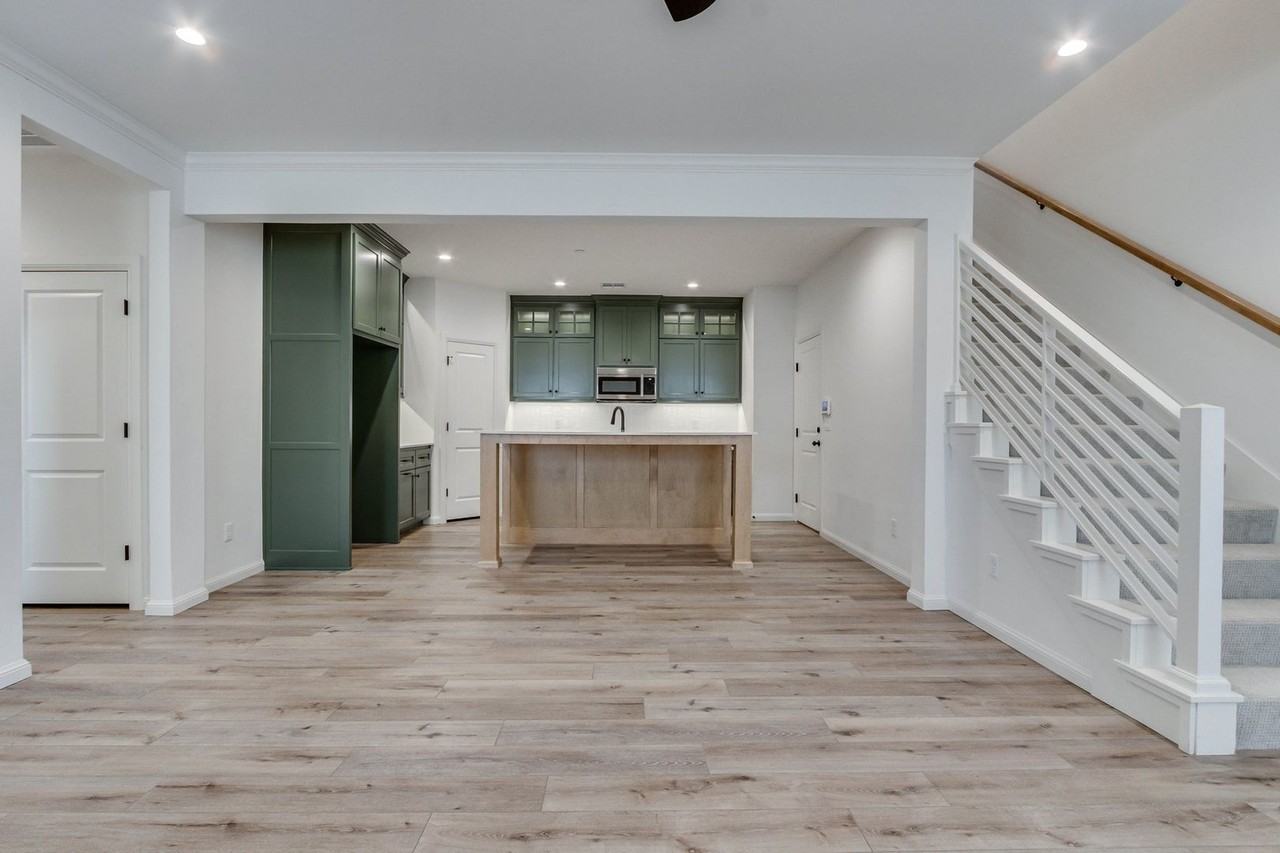 636 Harbor Town Dr - Photo 4 of 28