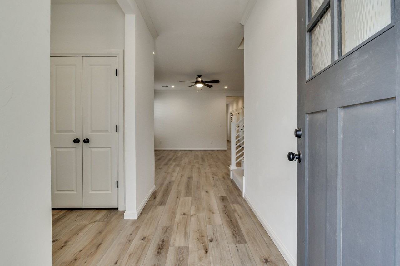 636 Harbor Town Dr - Photo 5 of 28