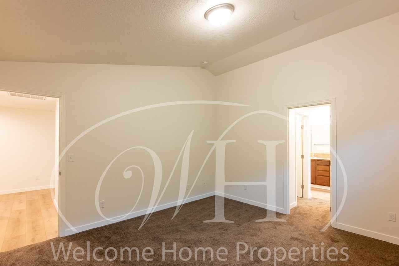 1330 Sw Greeley St - Photo 6 of 28