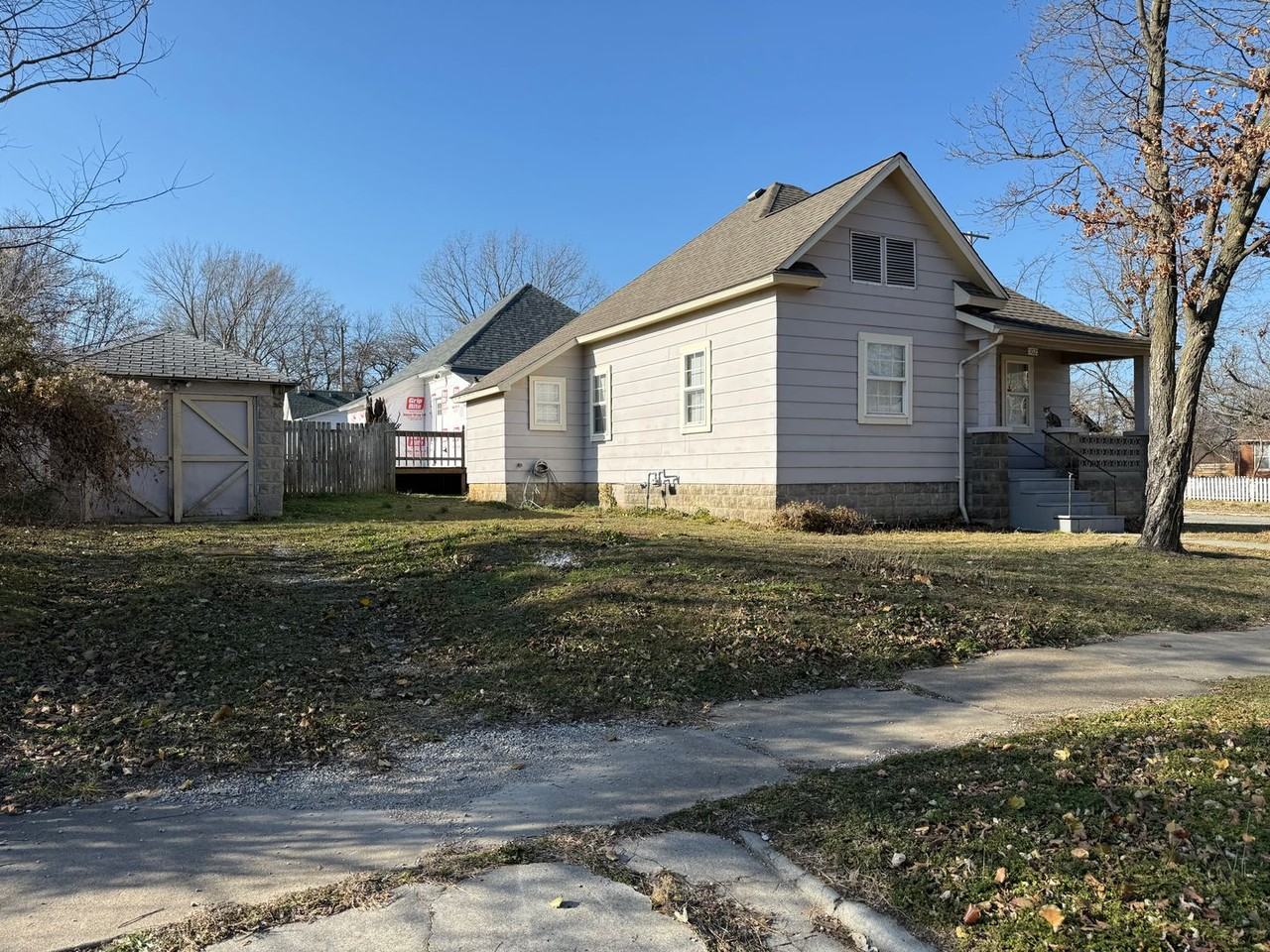 102 S Connor Ave - Photo 2 of 15