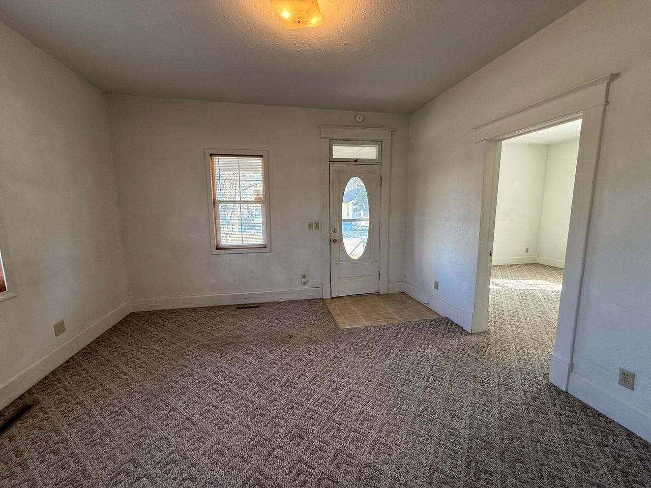 102 S Connor Ave - Photo 4 of 15