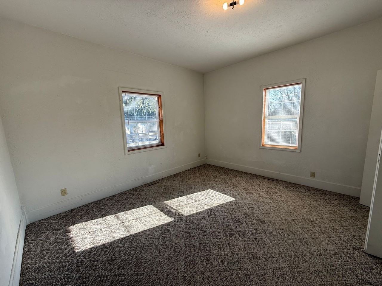 102 S Connor Ave - Photo 5 of 15