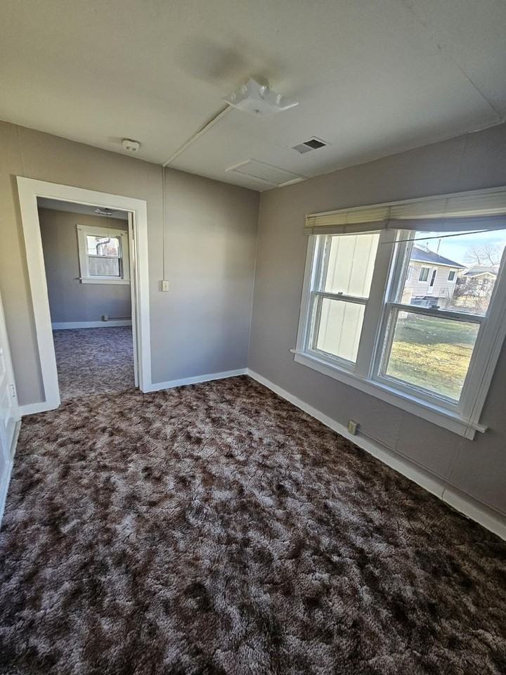 539 S Mckinley St - Photo 4 of 12