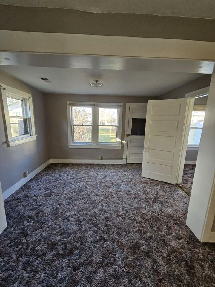 539 S Mckinley St - Photo 6 of 12