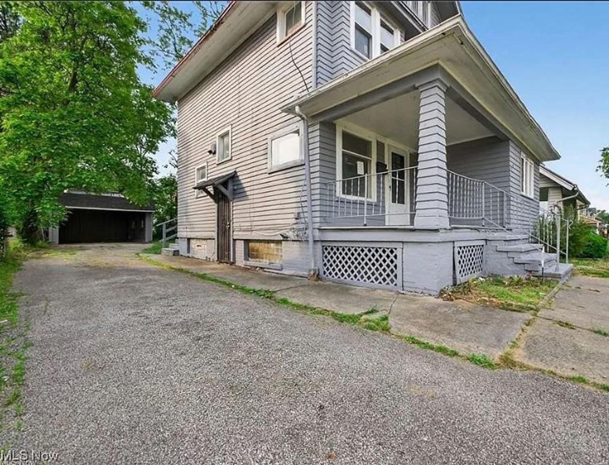 839 Nela View Rd - Photo 2 of 37