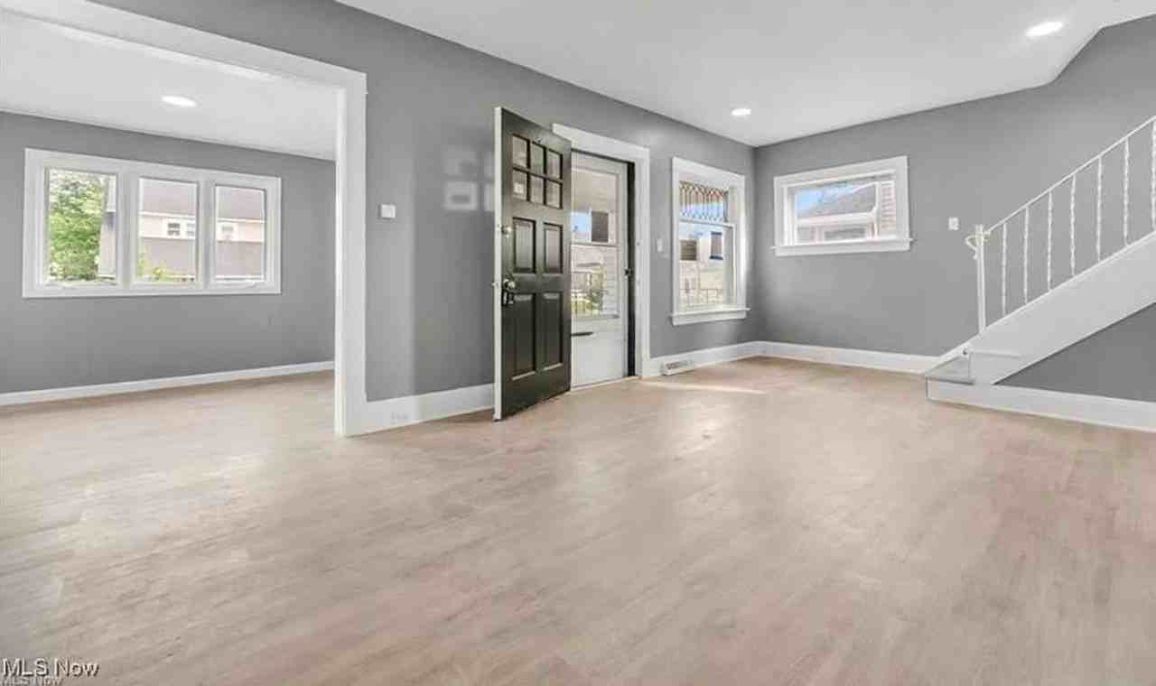 839 Nela View Rd - Photo 4 of 37