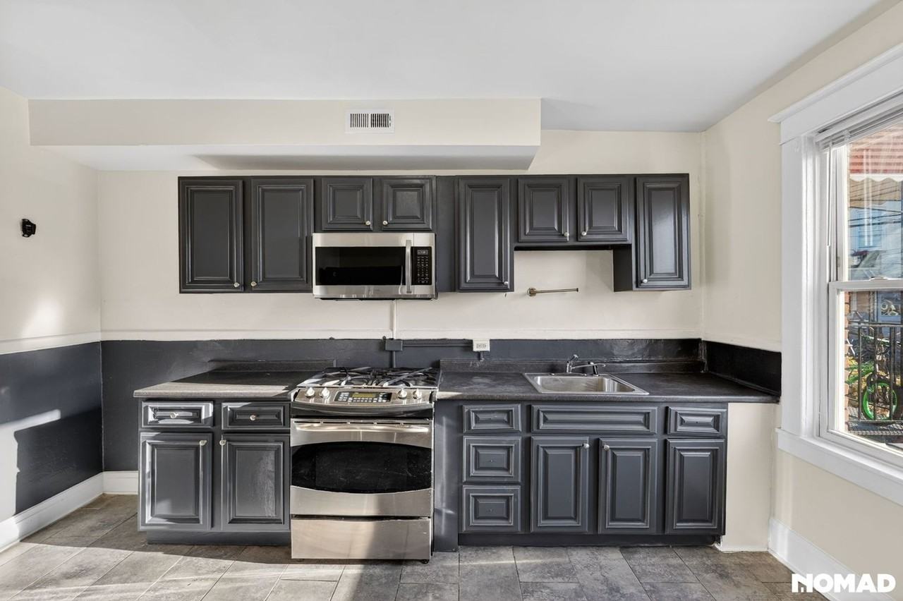 3231 Phelps Ln - Photo 2 of 29