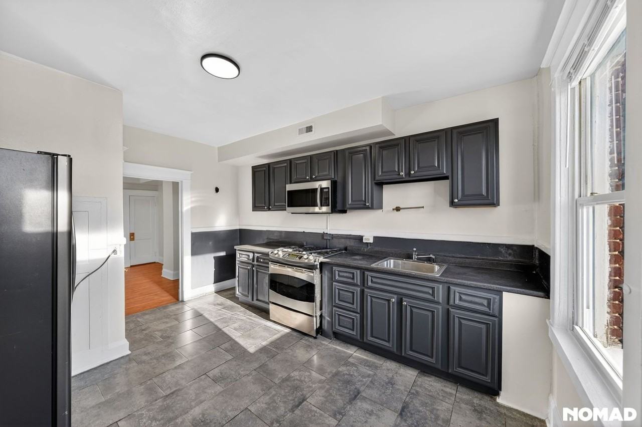 3231 Phelps Ln - Photo 3 of 29