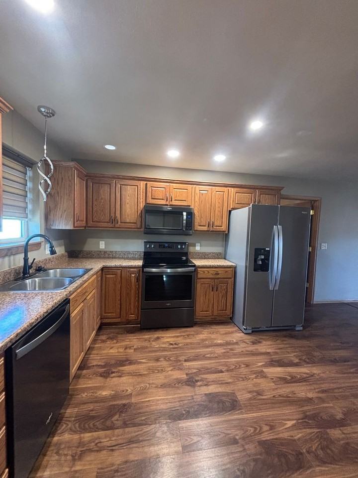 810 S 8th St - Photo 3 of 14