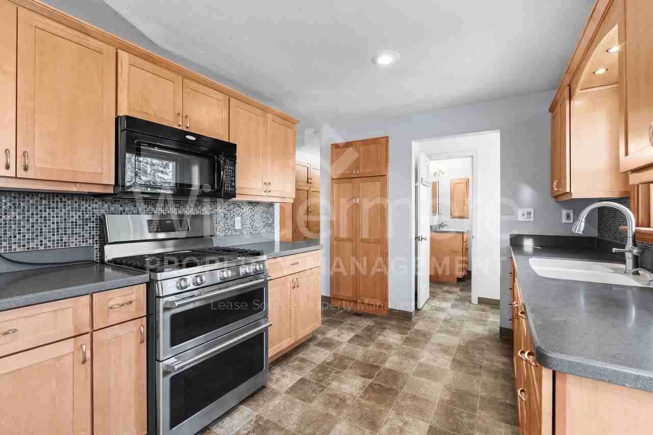 2828 S Arthur St - Photo 4 of 50