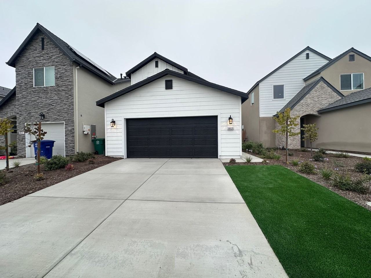 30520 Delancy Rd - Photo 2 of 24