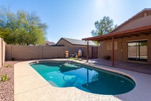 featured image of 1362 E 10th St