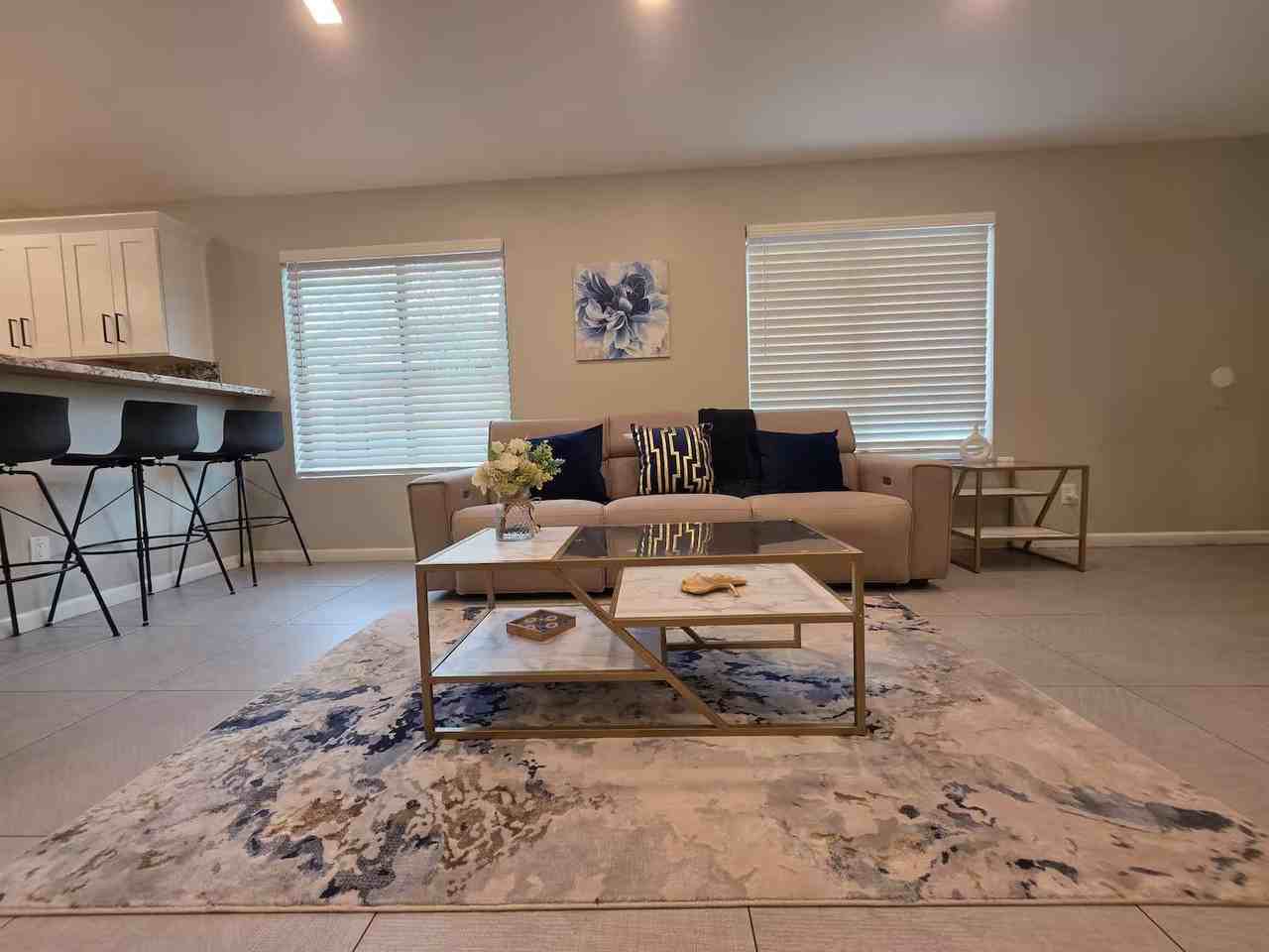 1362 E 10th St - Photo 4 of 16