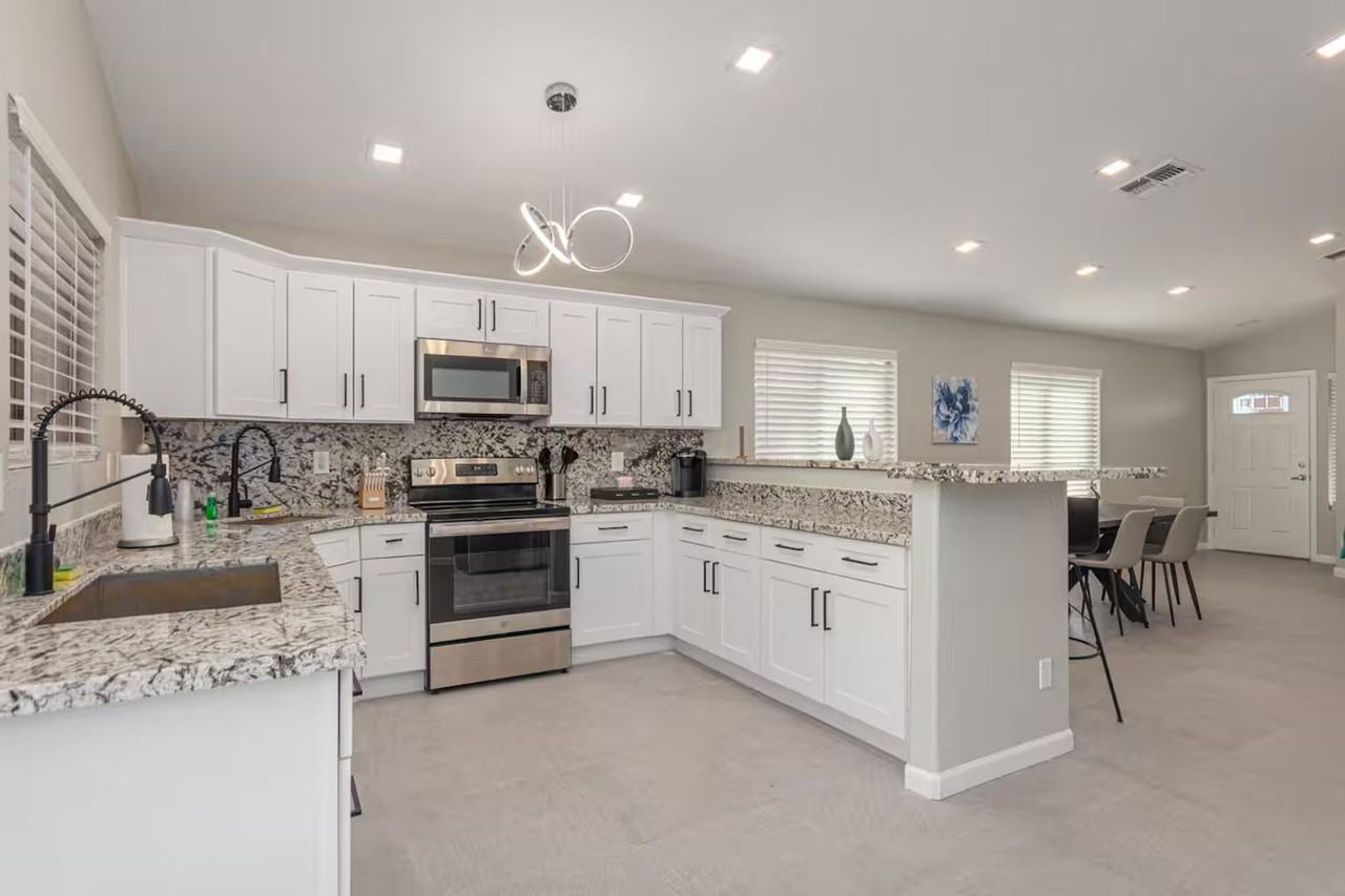 1362 E 10th St - Photo 5 of 16