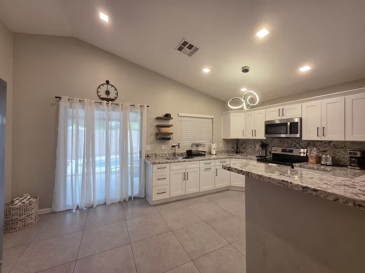 1362 E 10th St - Photo 6 of 16