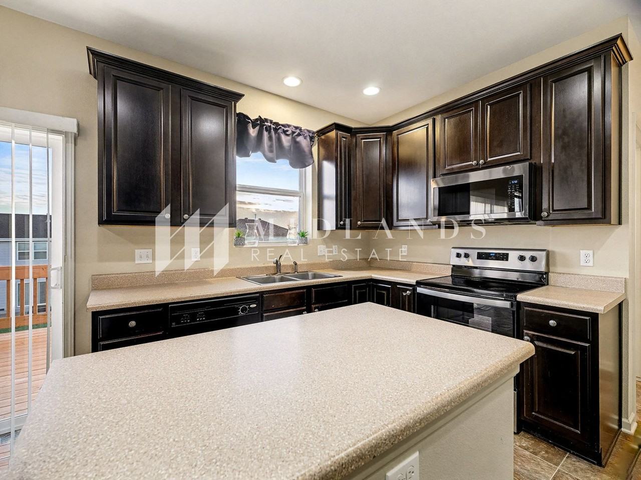 8417 S 65th St - Photo 6 of 18