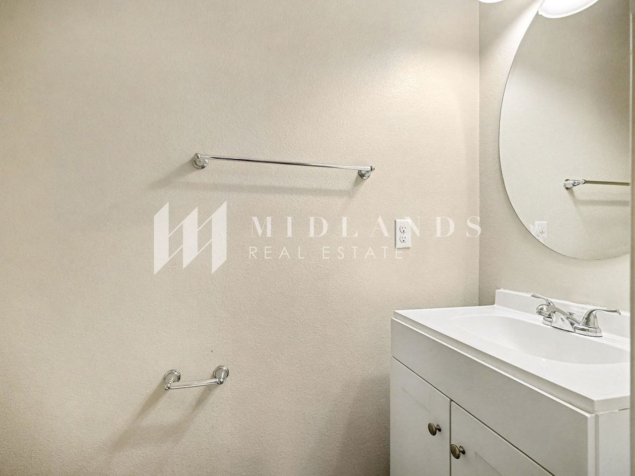 8417 S 65th St - Photo 7 of 18